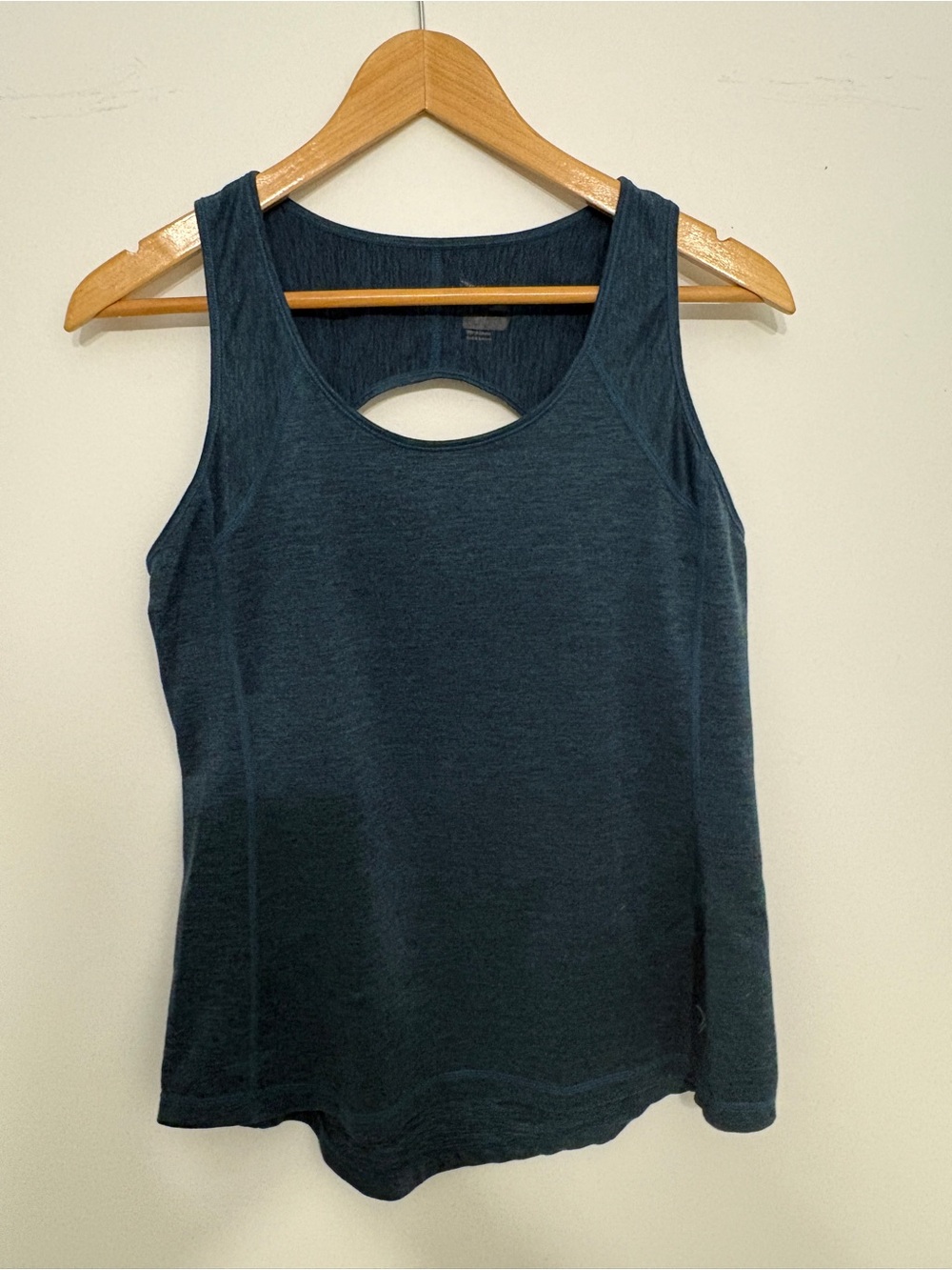 Old Navy Dark Navy Back Cut-Out Athletic Tank Top in Deep Teal